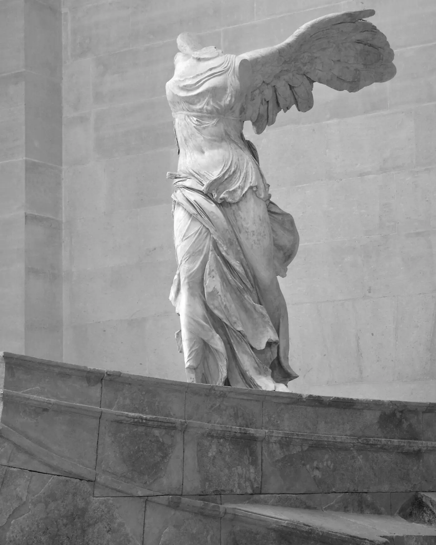 The Winged Victory of Samothrace landing on the prow, with the approach curve drawn in